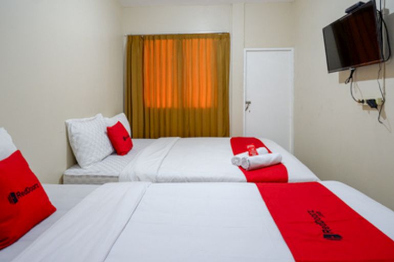 RedDoorz near Ahmad Yani Monument Park Kudus, Kudus