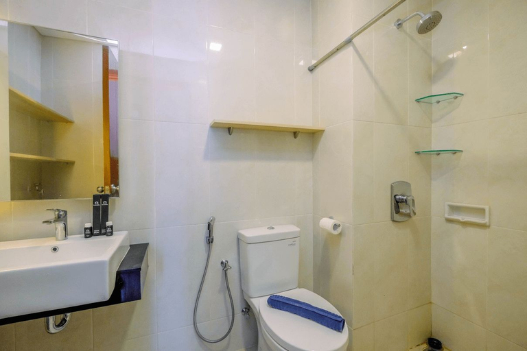 Bathroom 5, Stunning 2BR Apartment at Capitol Park Residence By Travelio, Jakarta Pusat