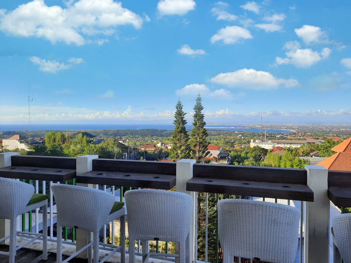 Exterior & Views 17