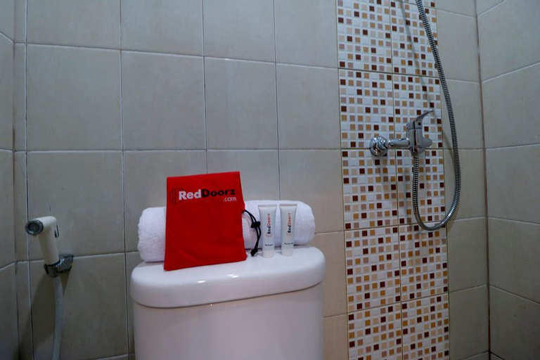 RedDoorz Plus near RS Harapan Kita, West Jakarta