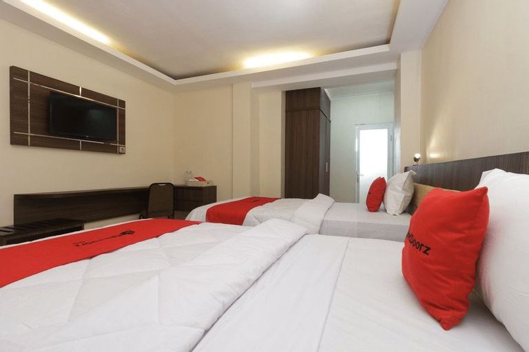 Bedroom 5, RedDoorz Plus @ Boulevard Panakkukang, Makassar