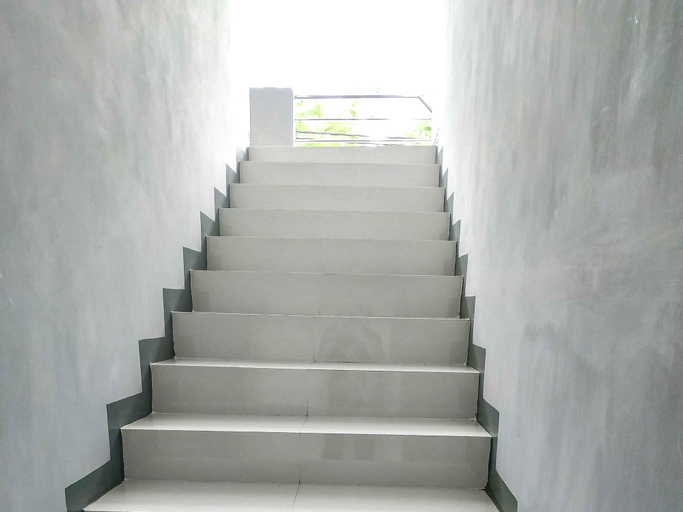RedDoorz near Pasar Atom Mall (tutup sementara), Surabaya