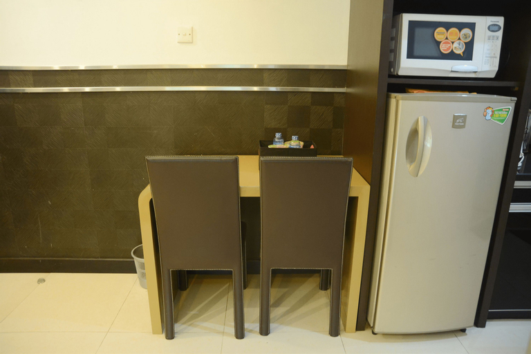 Near Shopping Center 1BR Apartment Cosmo Residence By Travelio, Central Jakarta