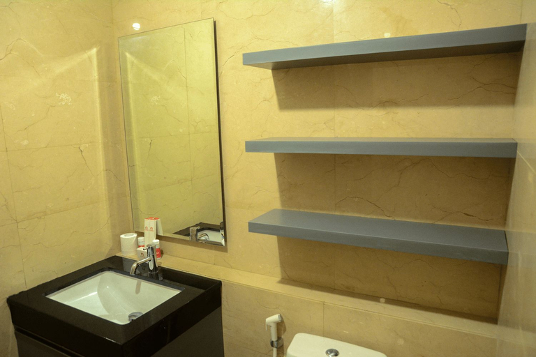 Bathroom 5, Exclusive 1 BR L'Avenue Apartment By Travelio, Jakarta Selatan