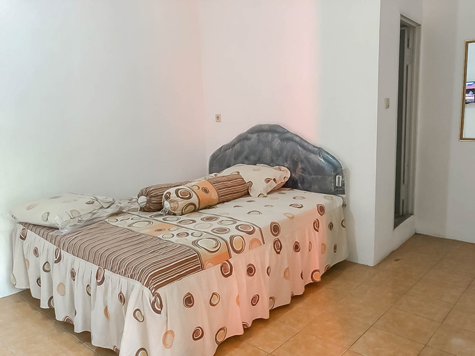Rumah Panggung Guest House Syariah Mitra RedDoorz - Tap to explore photos