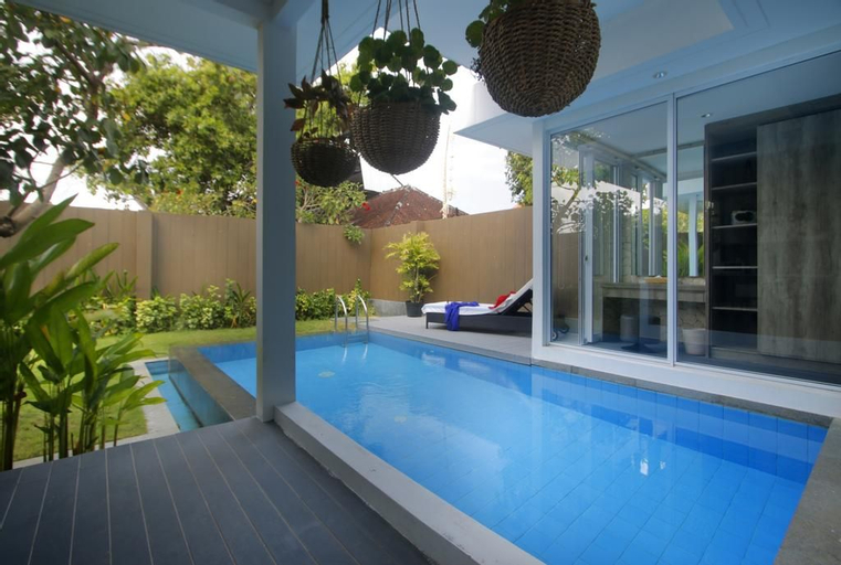 Swimming Pool 4