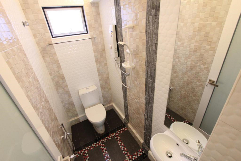 Bathroom 3, Lorong Jambatan Melaka, Malacca City