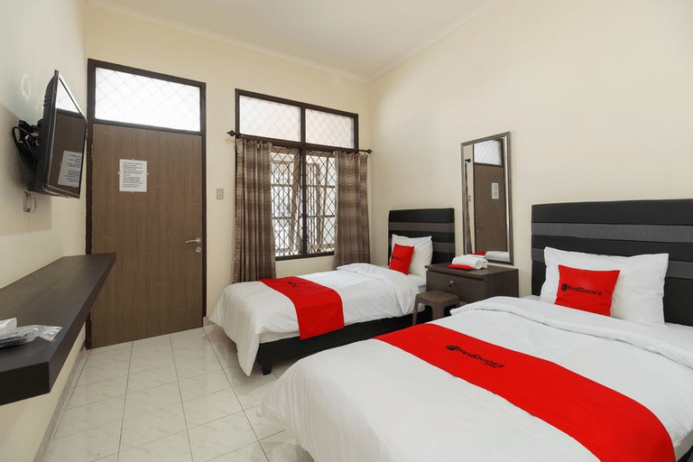 RedDoorz @ Cangkring Street Cirebon, Cirebon