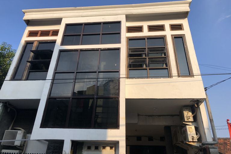 OYO 4006 Gajah Mada Trim Syariah, Surabaya