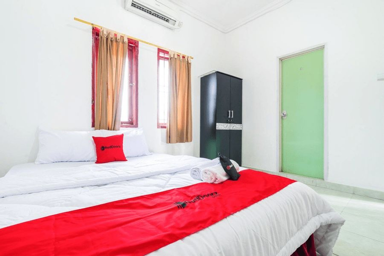 RedDoorz near Universitas Pamulang, Tangerang Selatan