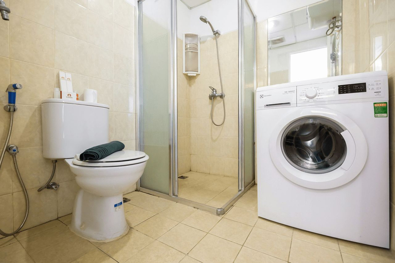 Bathroom 5, 1BR The Wave Apartment near Kota Kasablanka By Travelio, Jakarta Selatan