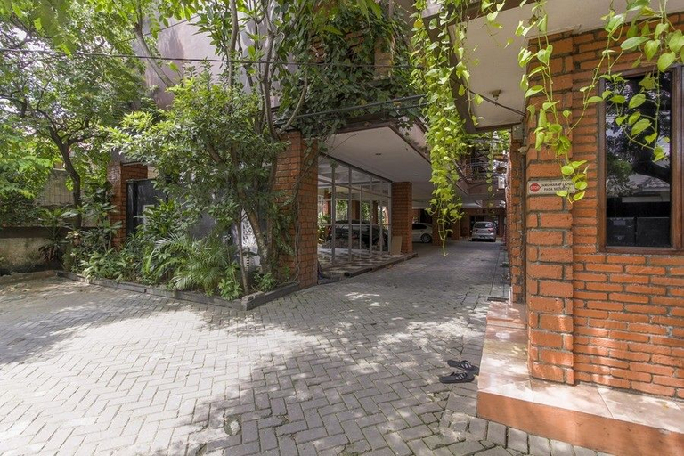 Exterior & Views 2, RedDoorz Plus @ Ampera Raya, Jakarta Selatan
