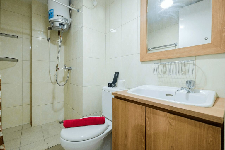 Bedroom 5, Homey and Comfortable 2BR Springlake Summarecon Apartment By Travelio, Bekasi