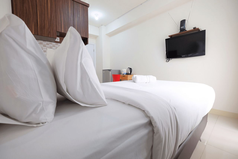 Sport & Beauty, Comfy Studio Apartment @ Green Pramuka City By Travelio, Central Jakarta