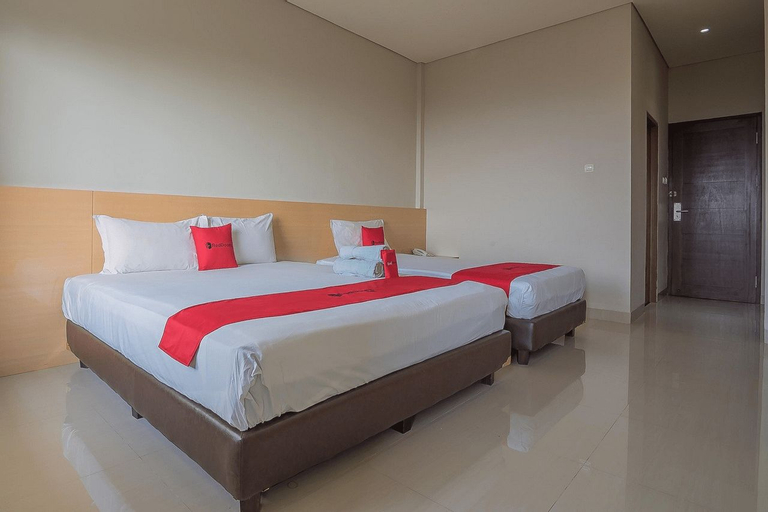 RedDoorz Premium @ Fafa Hills Resort Puncak, Bogor