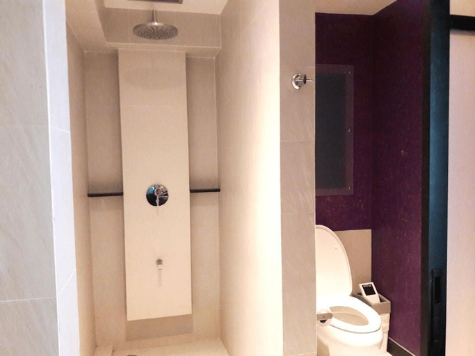 Bathroom 5, Nouvo City Hotel, Phra Nakhon