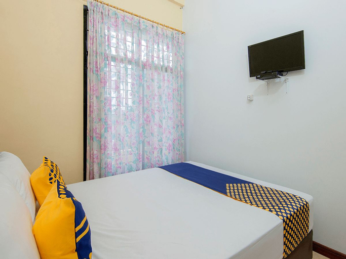 Bedroom 5, SPOT ON 2076 Hotel Stadion, Karo