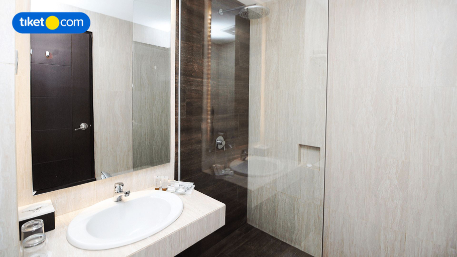 Bathroom 5, The Sun Hotel Sidoarjo, Sidoarjo