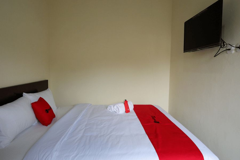 Bedroom 5, RedDoorz near Terminal Mendolo Wonosobo, Wonosobo