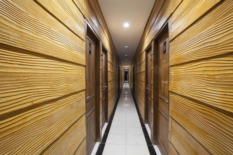 Public Area 3, RedDoorz Plus @ Raya Sengkaling (RedDoorz - Hotel B Walk), Malang