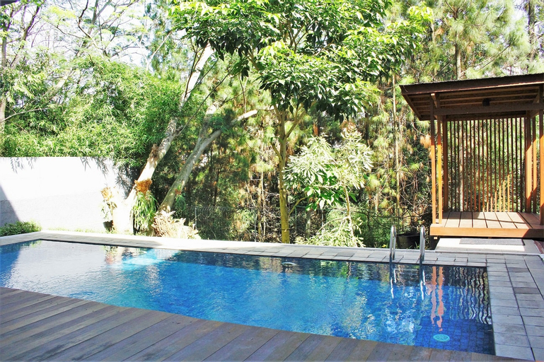 Sport & Beauty 3, Pinus Villa 5 bedroom with a private pool, Bandung