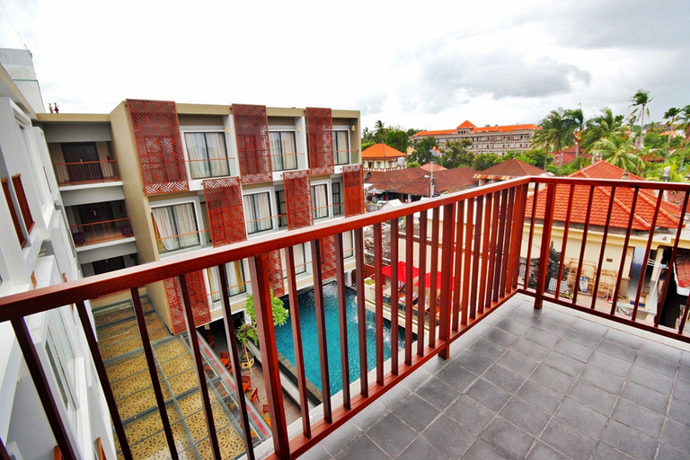 Exterior & Views 17