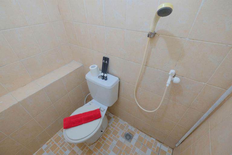 Bathroom 5, Emerald Functional 2BR Apartment Gading Nias By Travelio, North Jakarta