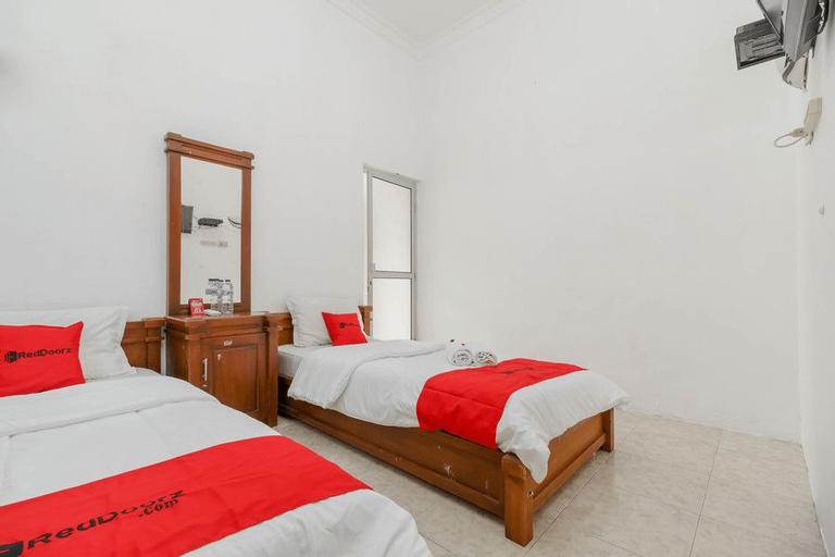 Bedroom 5, RedDoorz Syariah near Watervang Lubuk Linggau 2, Lubuklinggau