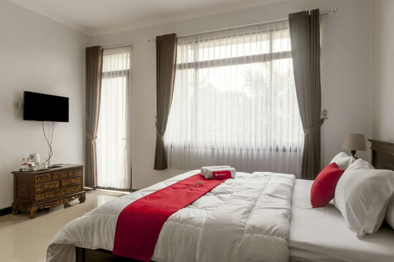 Bedroom 5, RedDoorz Syariah Plus near Trans Studio Cibubur, Depok