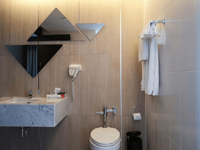 Bathroom 4, Tsix5 Phenomenal Hotel Pattaya, Pattaya