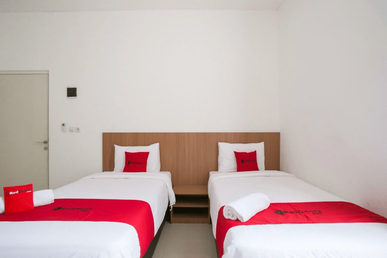RedDoorz Syariah near Lapangan Pancasila Simpang Lima, Semarang