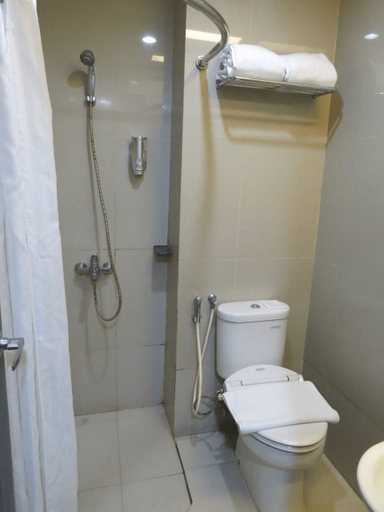 Bathroom 5, Gandasari Hotel, Bandung
