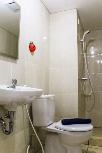 Bathroom 5, Relaxing 2BR Apartment at M-Town Residence By Travelio, Tangerang