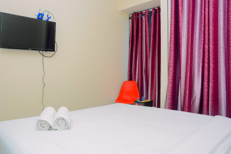 Bedroom 4, Minimalist and Fully Furnished Studio Tifolia Apartment By Travelio, Jakarta Timur
