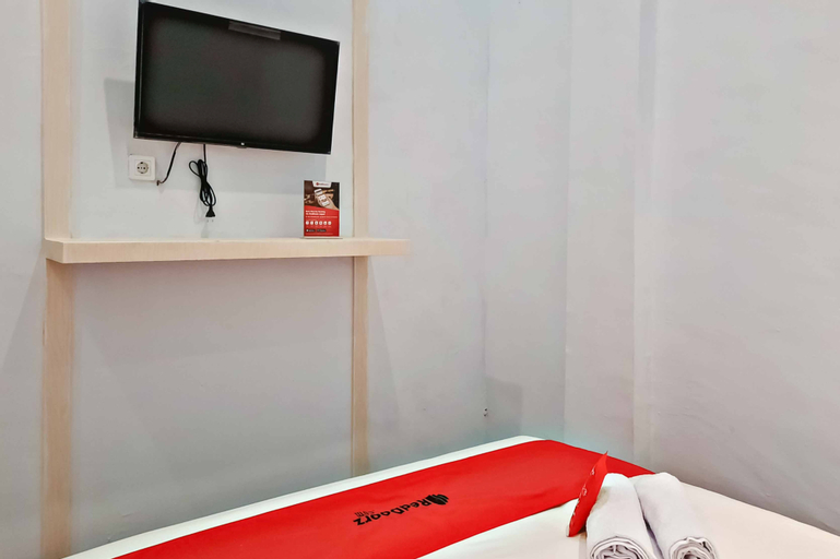 RedDoorz @ CBD Polonia Medan, Medan