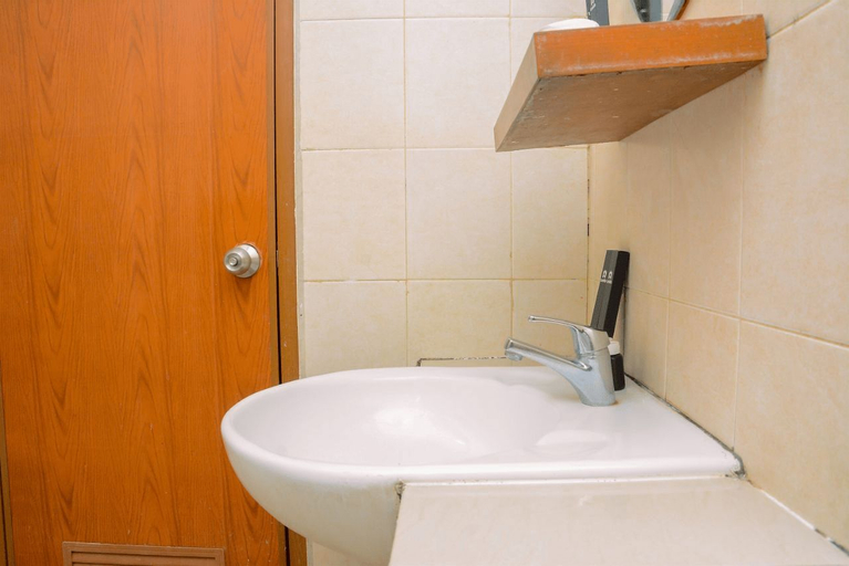 Bedroom 5, Fully Furnished and Spacious 2BR Maple Park Apartment By Travelio, North Jakarta