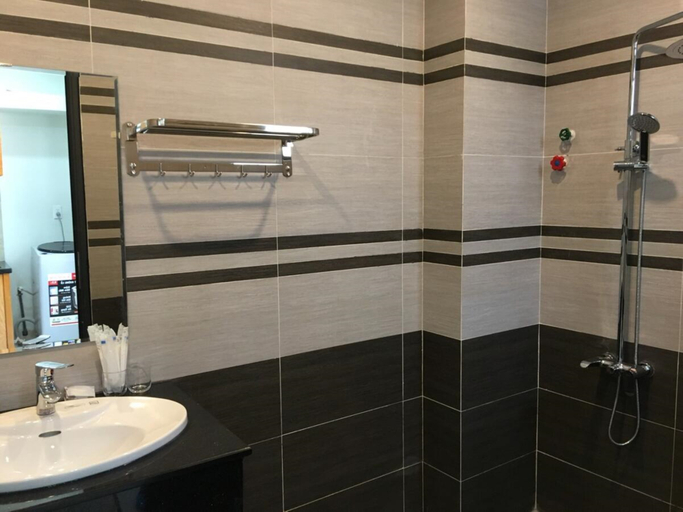 Bathroom 3, Nhat Thu Hotel & Apartment, Vũng Tàu