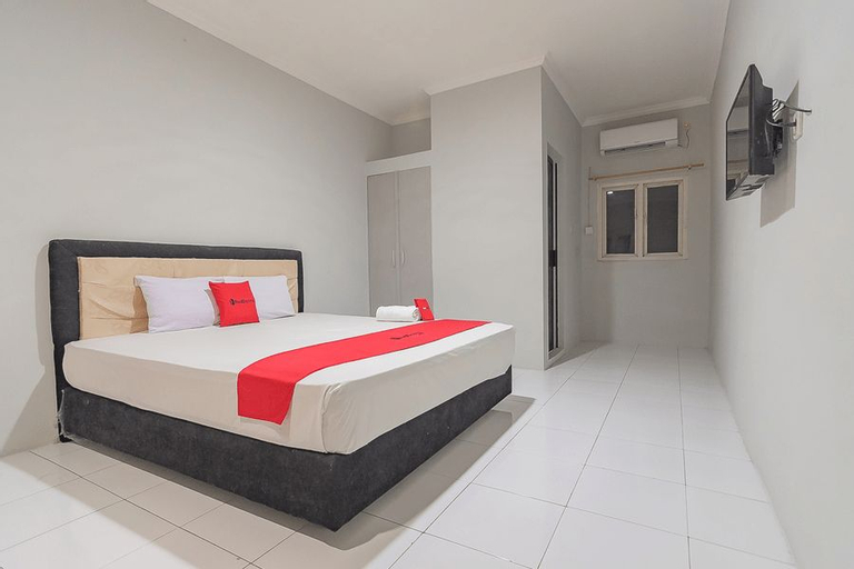 RedDoorz Plus @ Bukit Cinta Street, Balikpapan