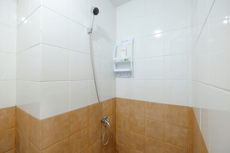 Bedroom 2, Comfy Studio Apartment @ Green Pramuka City By Travelio, Central Jakarta