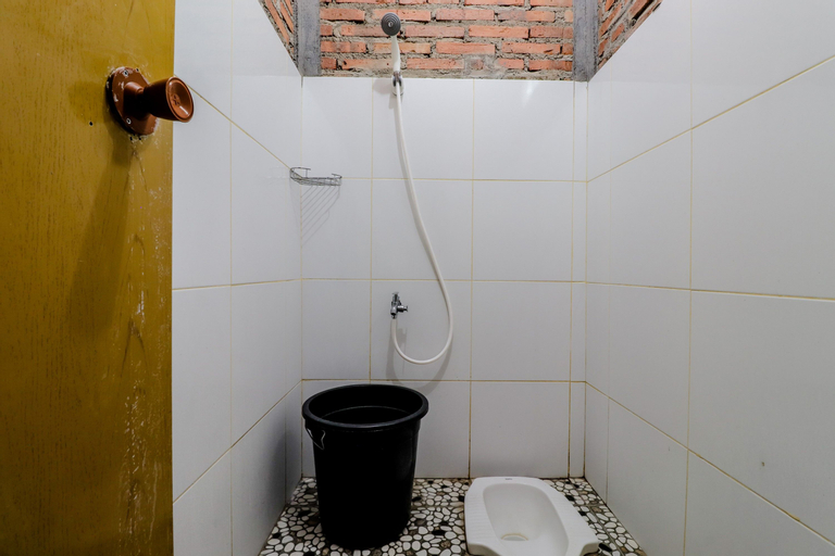 Bathroom 13