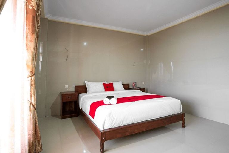 Bedroom 5, RedDoorz near Parangtritis Beach, Bantul