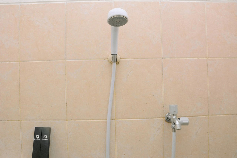 Bathroom 5, Affordable and Minimalist 2BR Gading Nias Residence By Travelio, Jakarta Utara