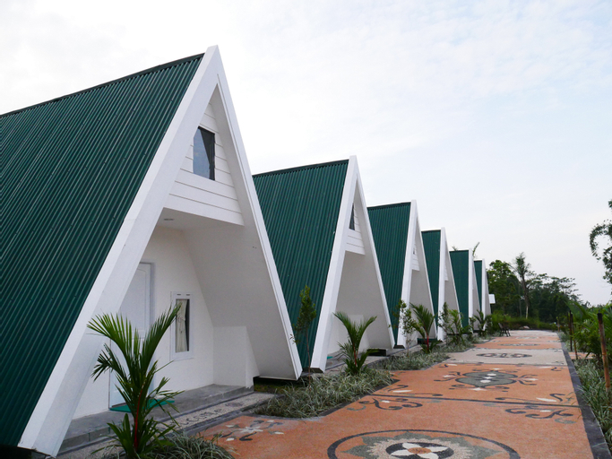 Exterior & Views 18