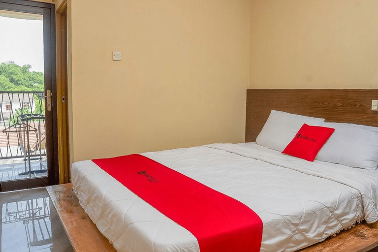 Bedroom 5, RedDoorz Syariah near Pasar Modern Cikopo, Karawang
