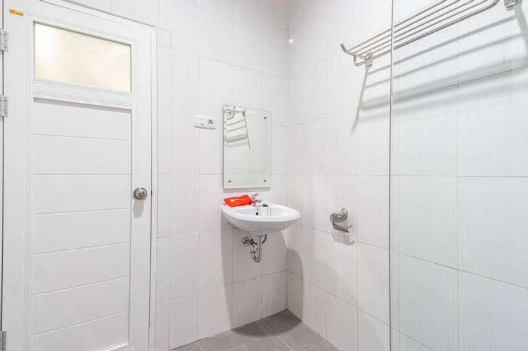 RedDoorz near RS Royal Prima Medan 2, Medan
