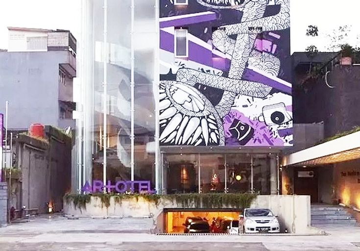 Exterior & Views 9