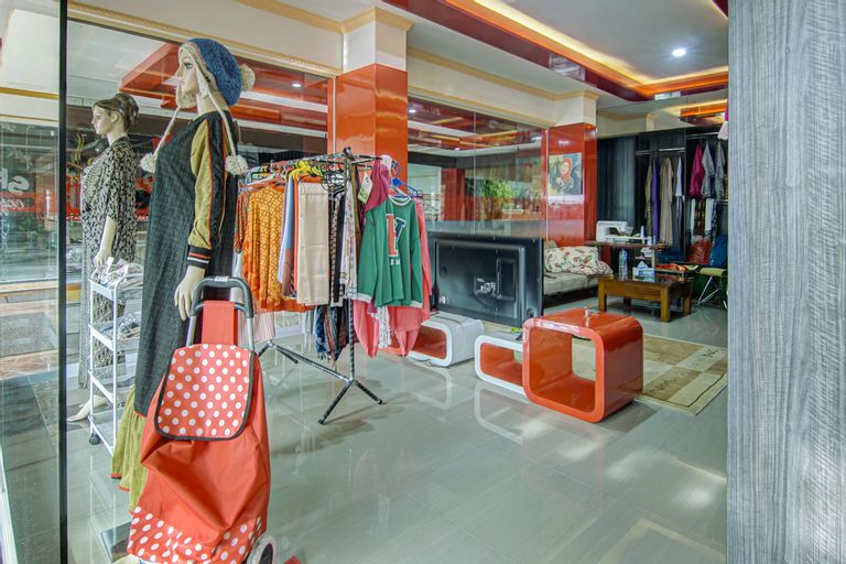 OYO 3963 Safira Homestay Syariah, East Jakarta