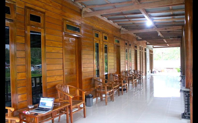 Arrys Watukarung Surf Camp, Pacitan