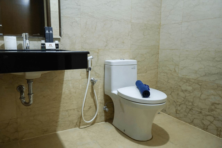 Bathroom, 2BR with Study Room at L'Avenue Apartment By Travelio, Jakarta Selatan