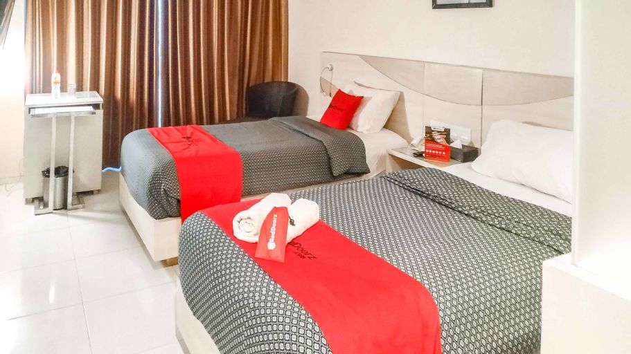 RedDoorz Premium @ Jalan Veteran Bojonegoro, Bojonegoro